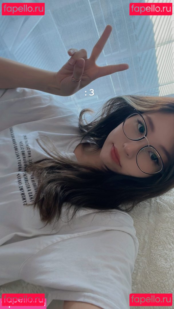 Aikuros / Hyoon / floaromaa Onlyfans Photo Gallery 