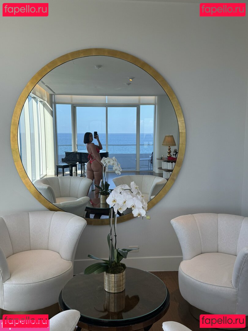 Yesjulz / yesjulztv Onlyfans Photo Gallery 