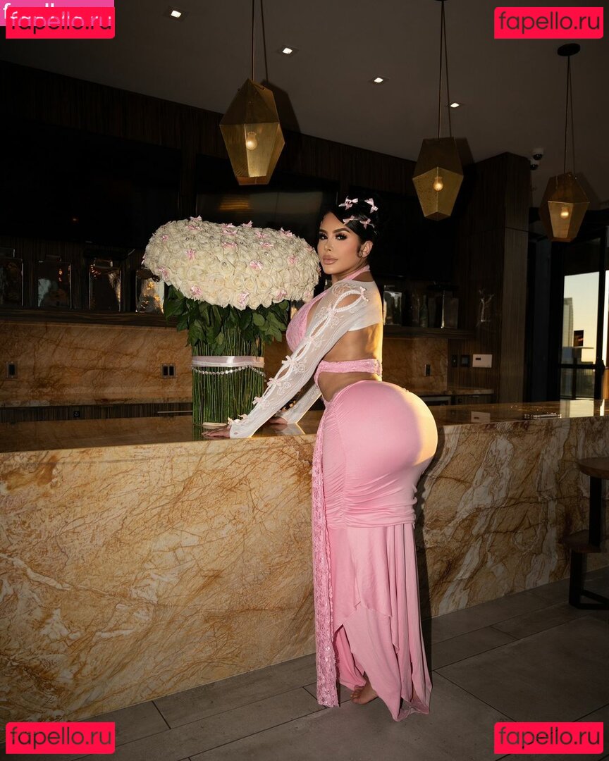 kat_michele / thekatmichelee Onlyfans Photo Gallery 