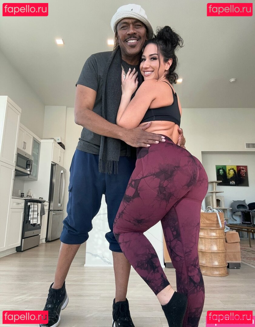 Brit Santangelo / Vanessa Blake / britsantangelo Onlyfans Photo Gallery 