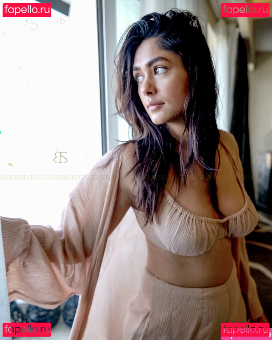 Mrunal Thakur / mrunalthakur Onlyfans Photo Gallery 