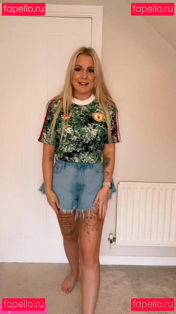 Emily Walters / HotwifeEmilyUK / emilywalters / https: Onlyfans Photo Gallery 