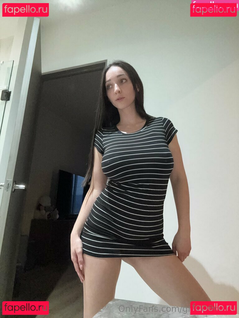 Gracesmalls / gracemilkyss Onlyfans Photo Gallery 