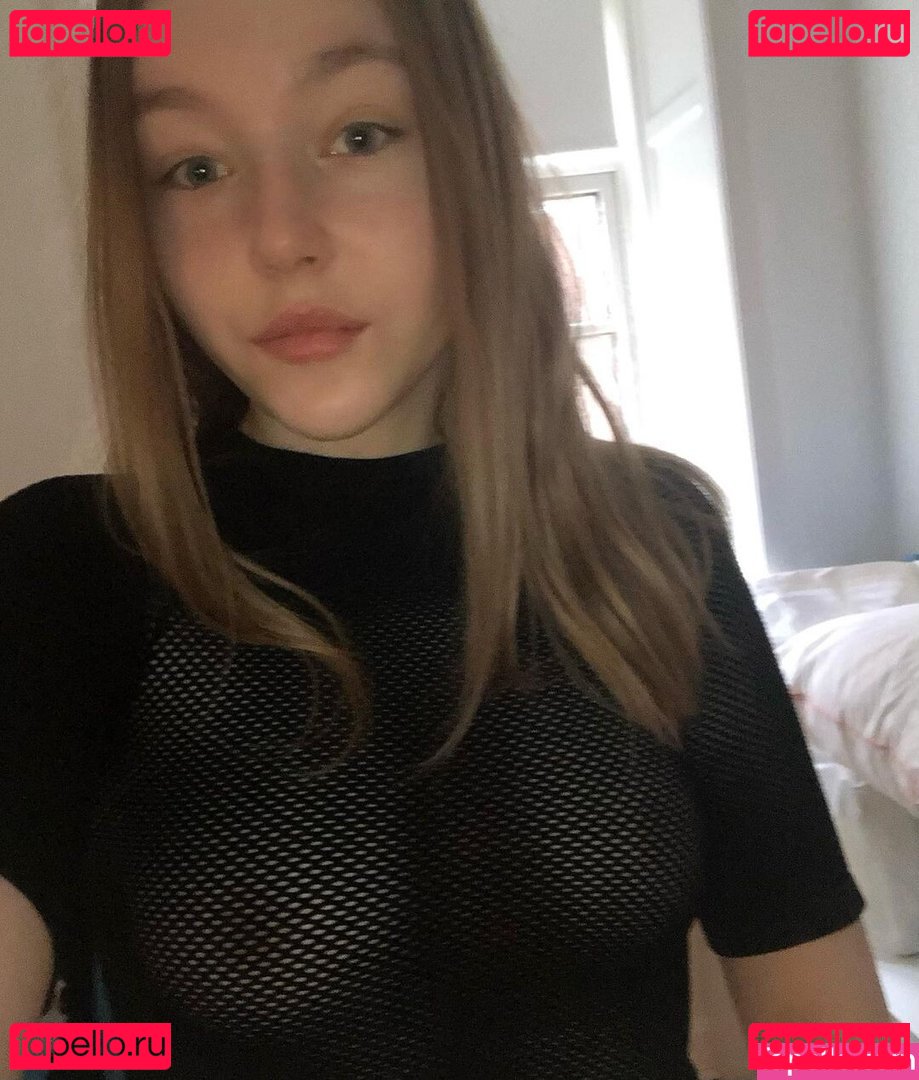 onlybabygirl2000 / oog2000 Onlyfans Photo Gallery 