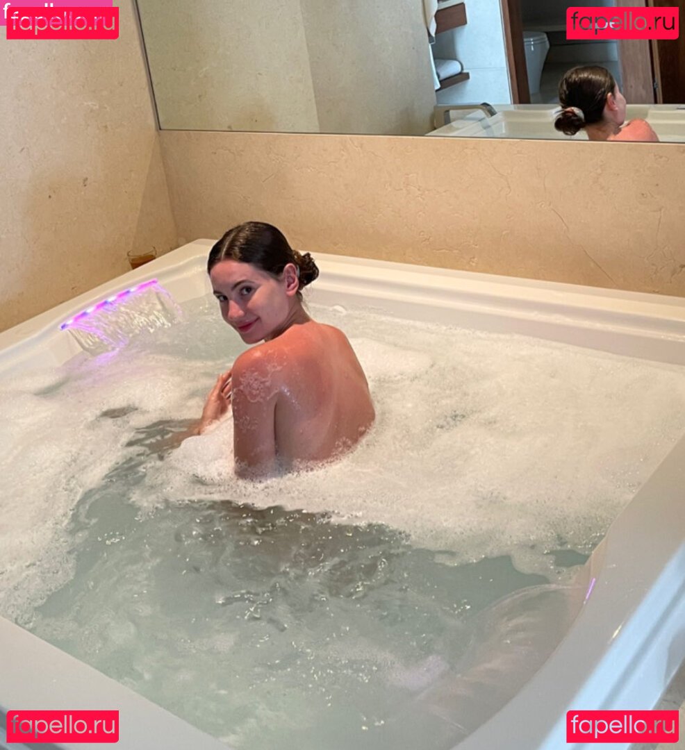 Ivana Baquero / ivanabaquero Onlyfans Photo Gallery 