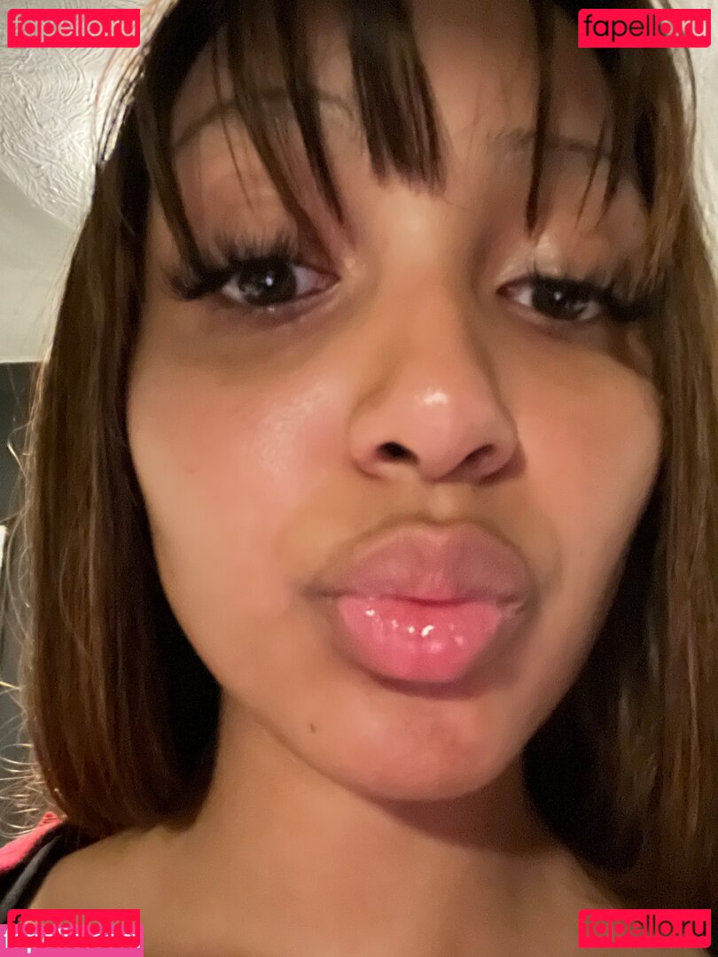 PinkPantheress / aloe_vera Onlyfans Photo Gallery 