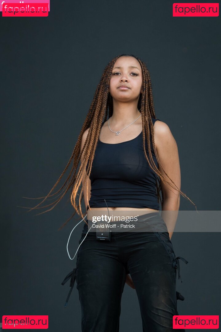 PinkPantheress / aloe_vera Onlyfans Photo Gallery 