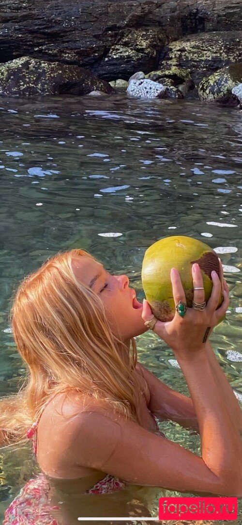 Acacia Eileen / acacia_eileen / acaciaeileen Onlyfans Photo Gallery 