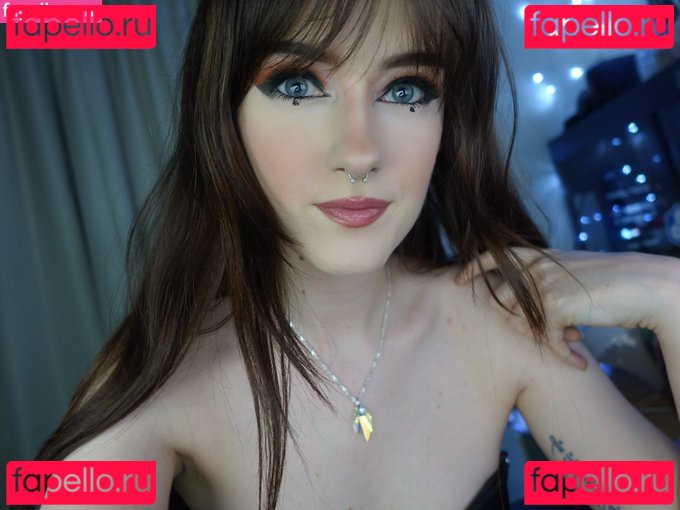 Ashi / ashi_irl / ashifechi Onlyfans Photo Gallery 