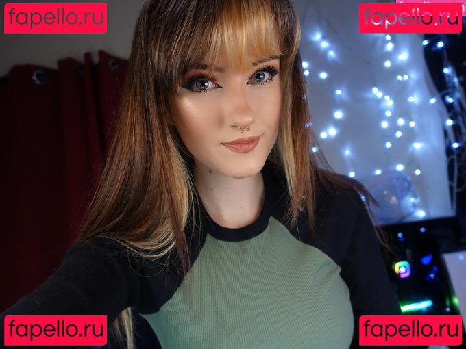 Ashi / ashi_irl / ashifechi Onlyfans Photo Gallery 