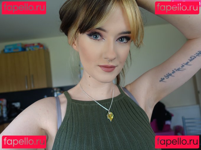 Ashi / ashi_irl / ashifechi Onlyfans Photo Gallery 