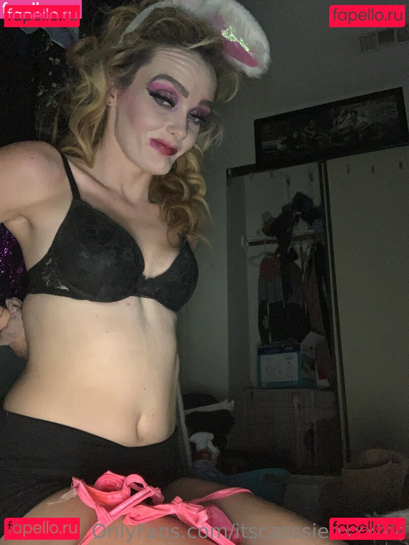 itscassiecurses / thecassiecurse Onlyfans Photo Gallery 