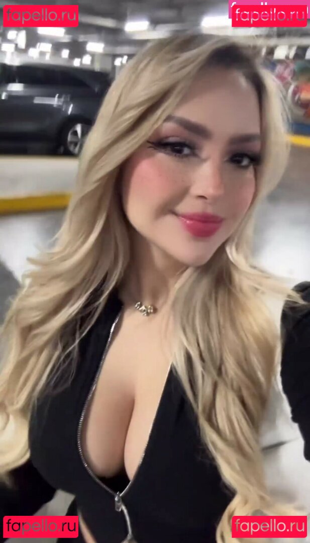 AriGameplays / ari_gameplays Onlyfans Photo Gallery 