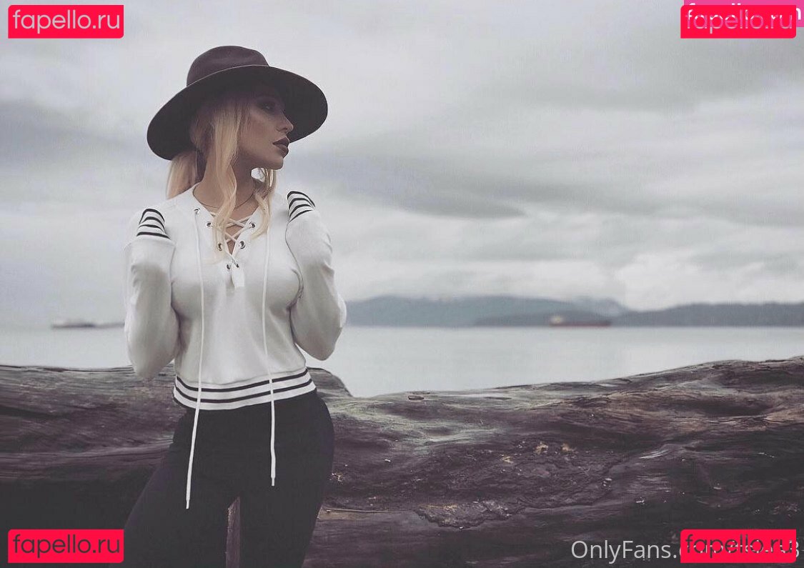 lillmisswanderlust / luvluvuxuluvluv Onlyfans Photo Gallery 