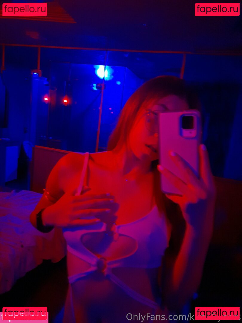 kira18years Onlyfans Photo Gallery 