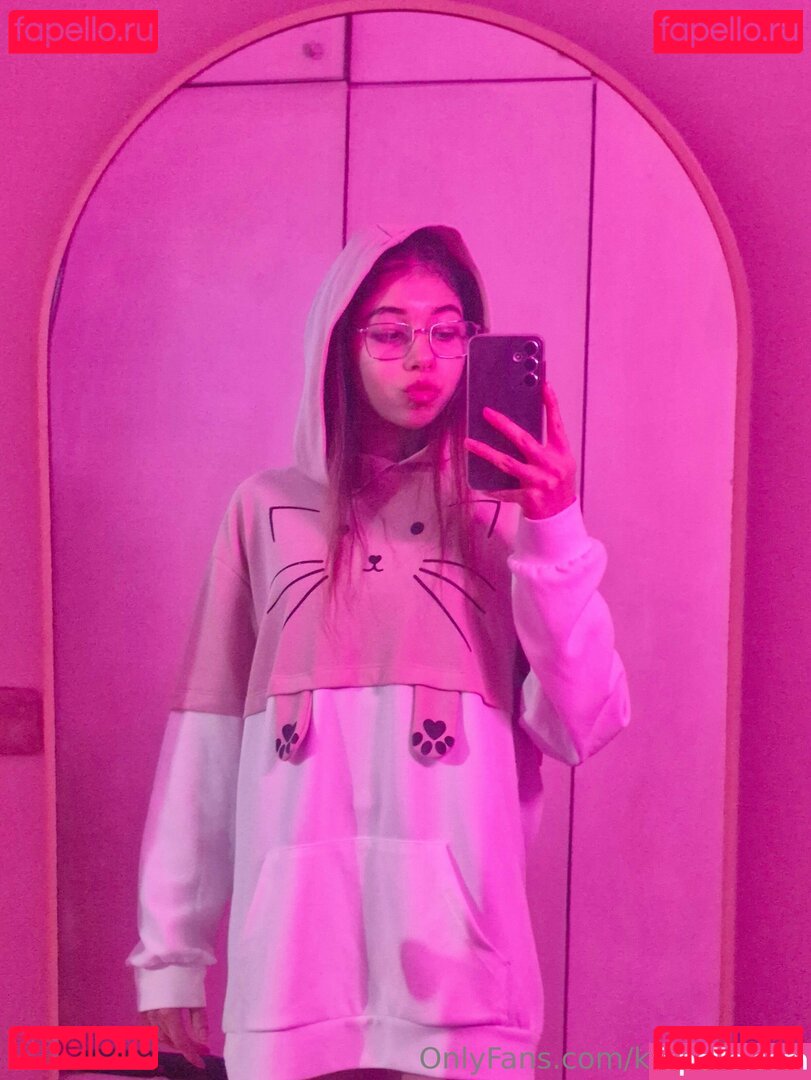 kira18years Onlyfans Photo Gallery 