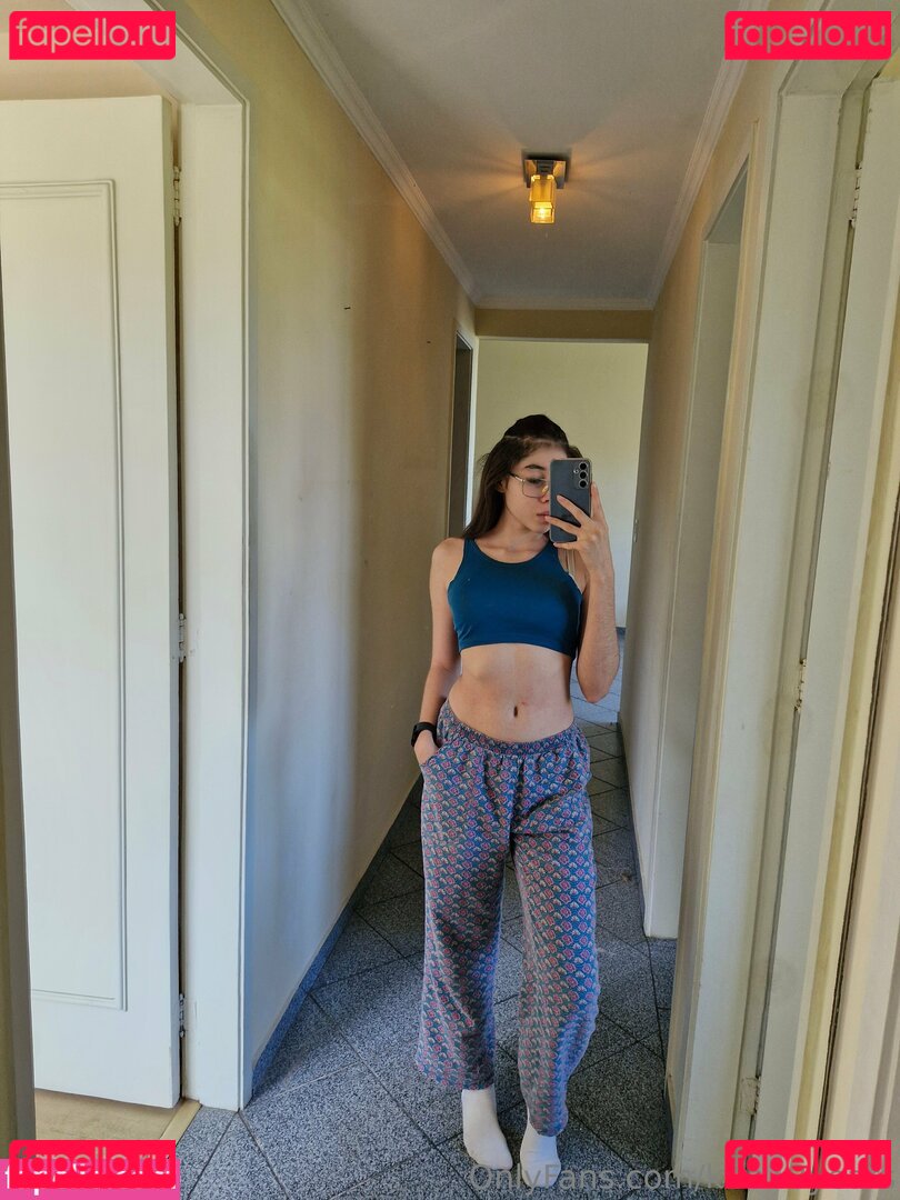 kira18years Onlyfans Photo Gallery 