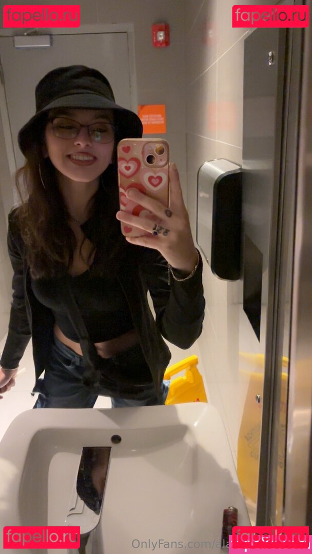 alaiahallowsfree / theeonlyalaiaa Onlyfans Photo Gallery 