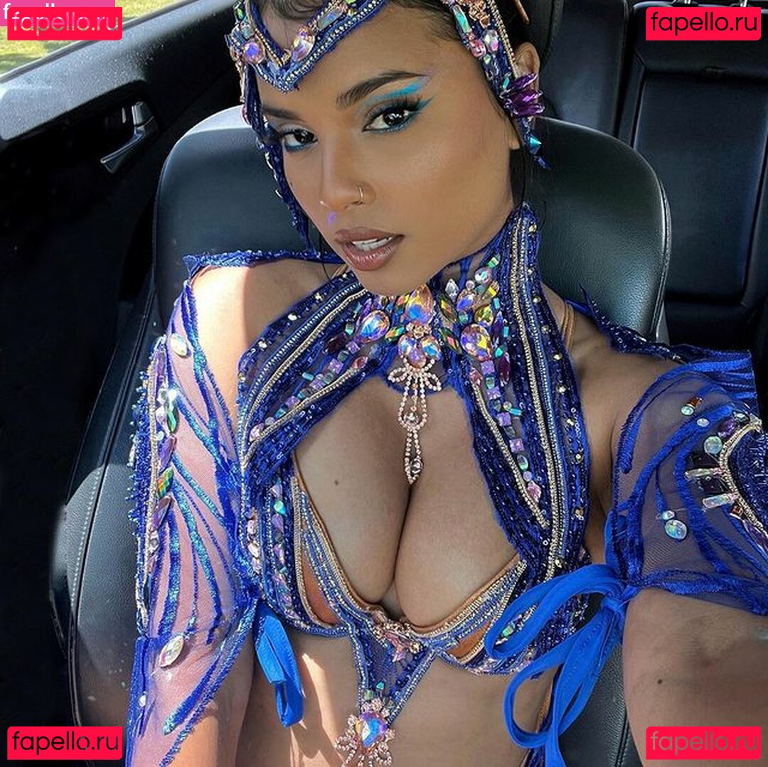 Sinead Xia / sin.xia Onlyfans Photo Gallery 