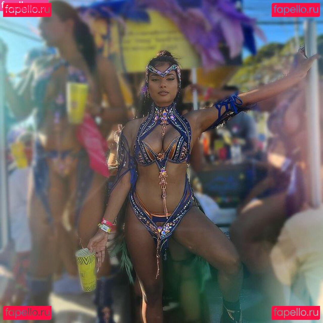 Sinead Xia / sin.xia Onlyfans Photo Gallery 