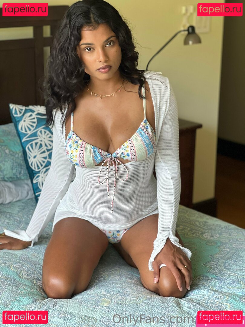 Sinead Xia / sin.xia Onlyfans Photo Gallery 