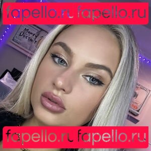 CW / Caroline Wick / carolineeewick / fitcheeks Onlyfans Photo Gallery 