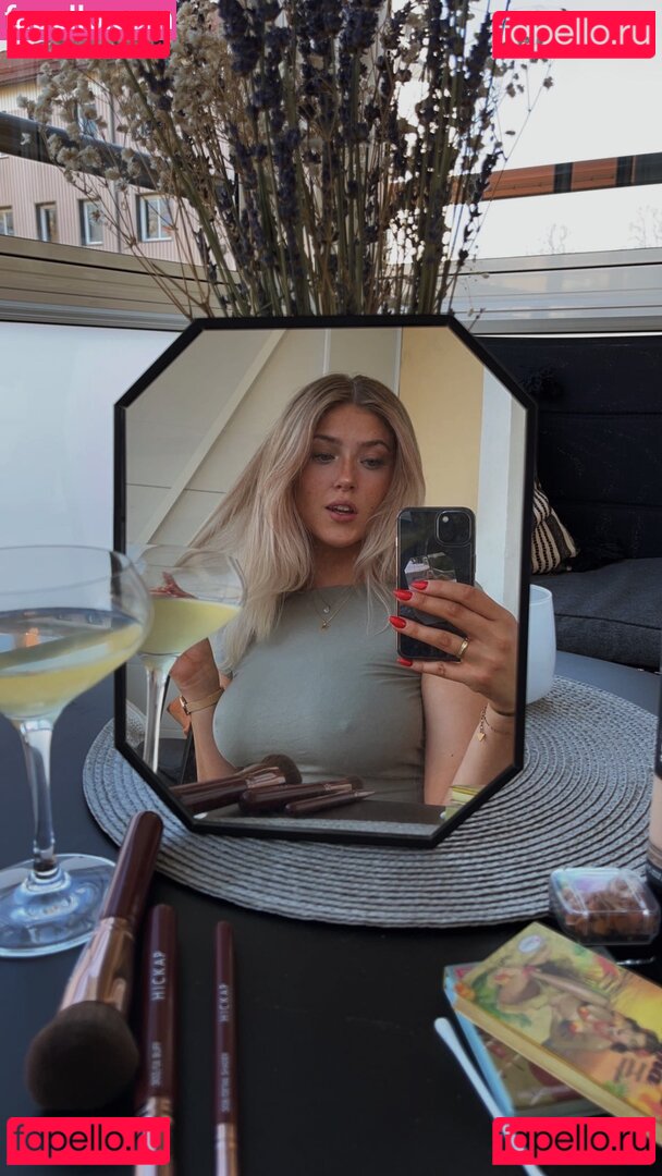 Mikaelamariia / sheismichaela Onlyfans Photo Gallery 