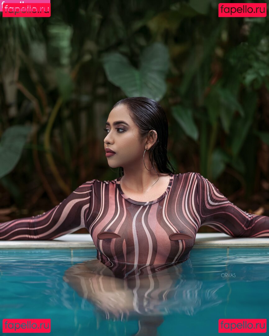 Debochan / __d.e.b.o.__ / deboramoon Onlyfans Photo Gallery 