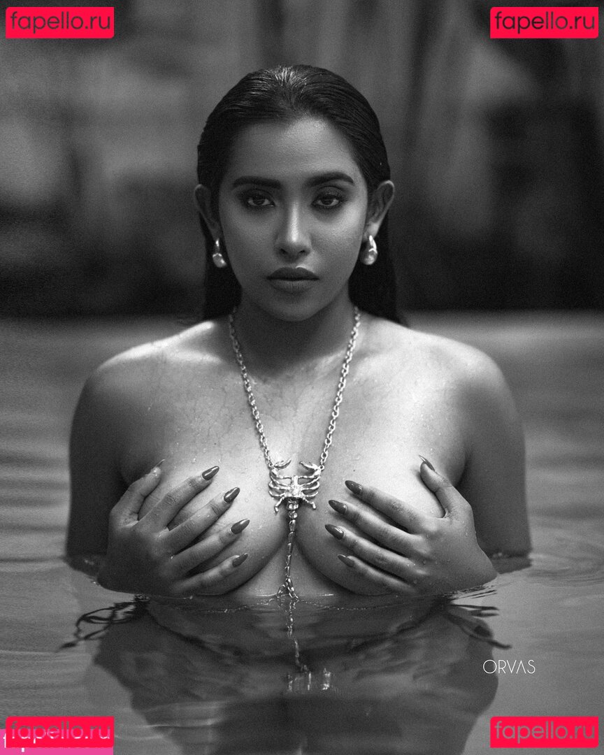 Debochan / __d.e.b.o.__ / deboramoon Onlyfans Photo Gallery 