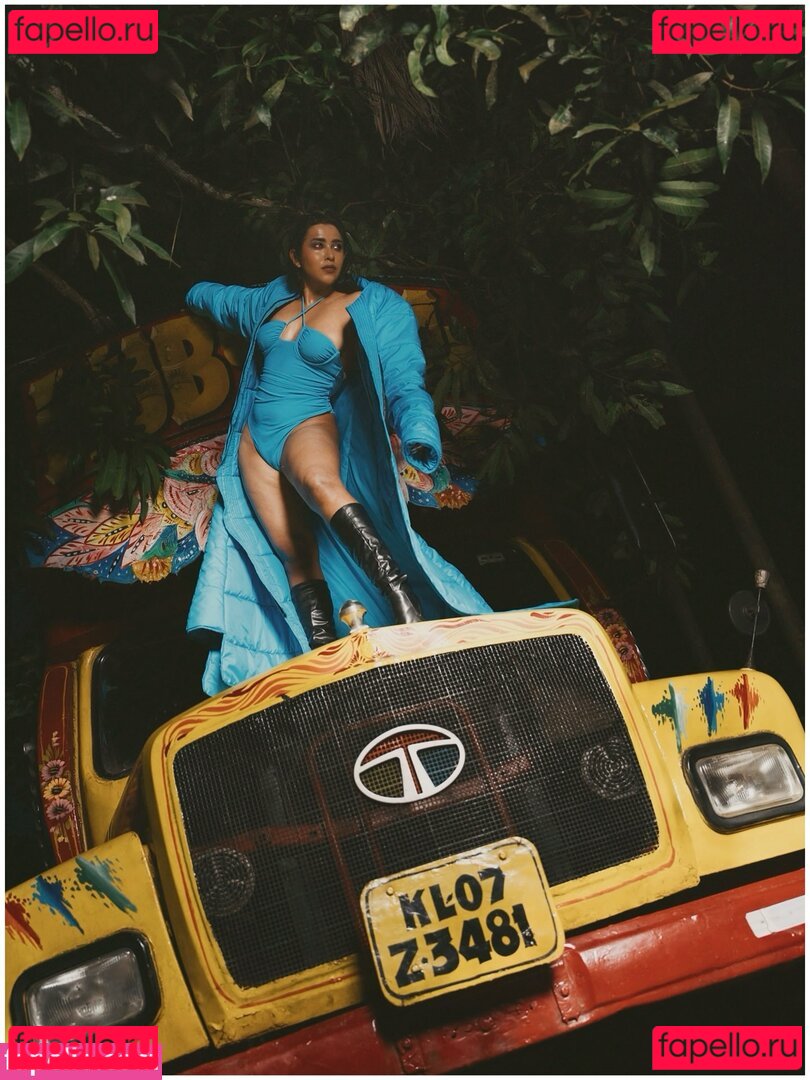 Debochan / __d.e.b.o.__ / deboramoon Onlyfans Photo Gallery 