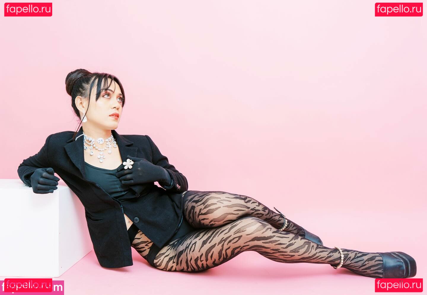 Mel Cross / melanieejcross / melcross__ Onlyfans Photo Gallery 