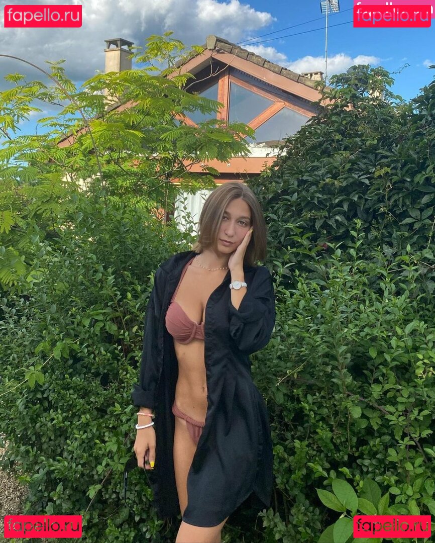 Apoline Perret / apolineprrt / shaniaperrett Onlyfans Photo Gallery 