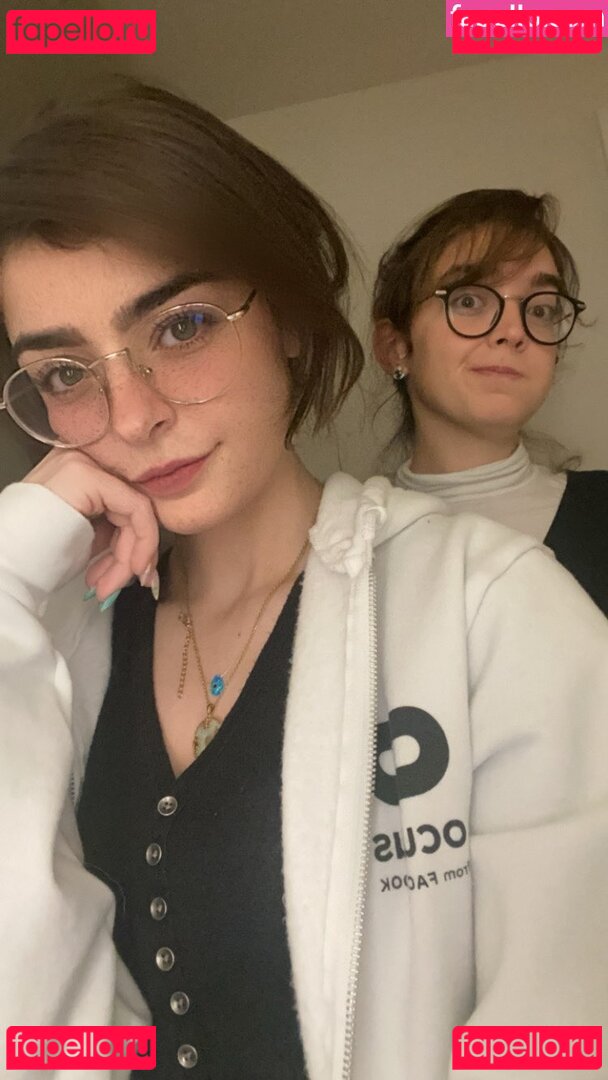 ARUU / DeputyARUUU Onlyfans Photo Gallery 