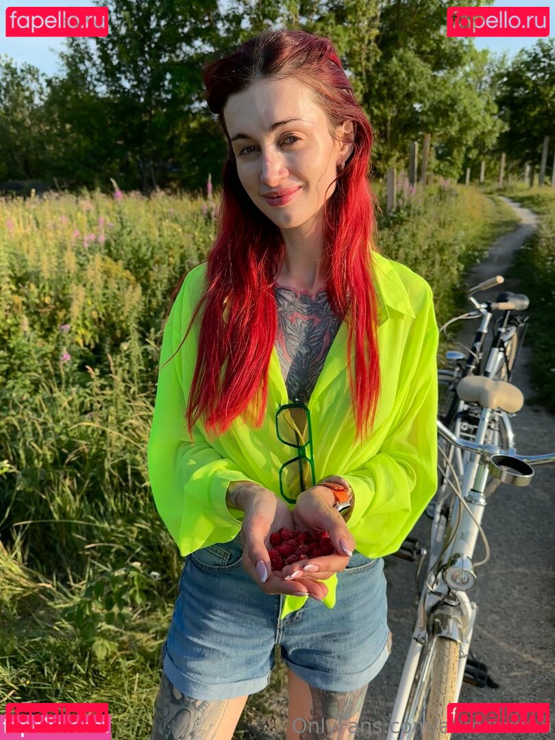 avrorasiren Onlyfans Photo Gallery 