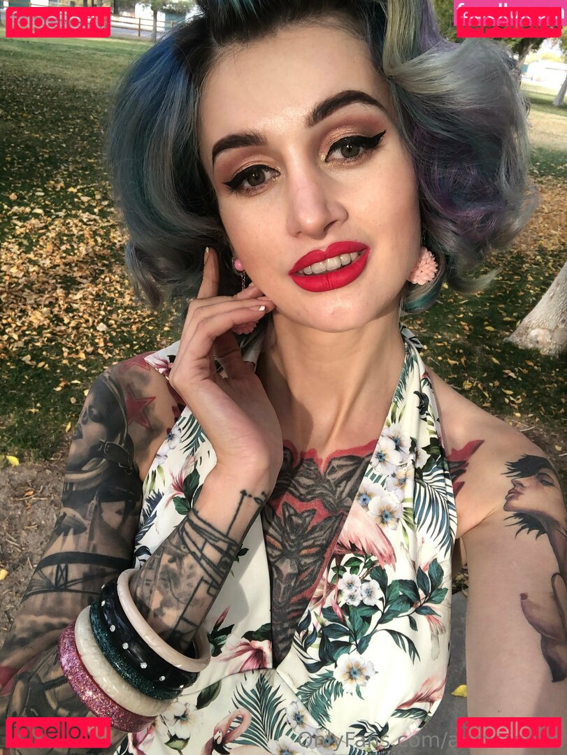 avrorasiren Onlyfans Photo Gallery 