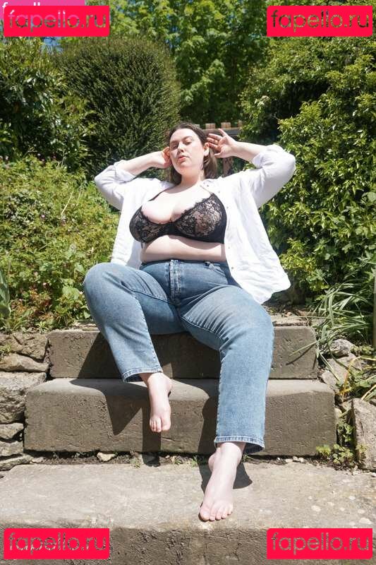 Majikmilk | Busty BBW / https: / majikmilk Onlyfans Photo Gallery 