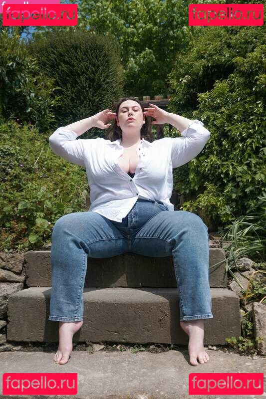 Majikmilk | Busty BBW / https: / majikmilk Onlyfans Photo Gallery 