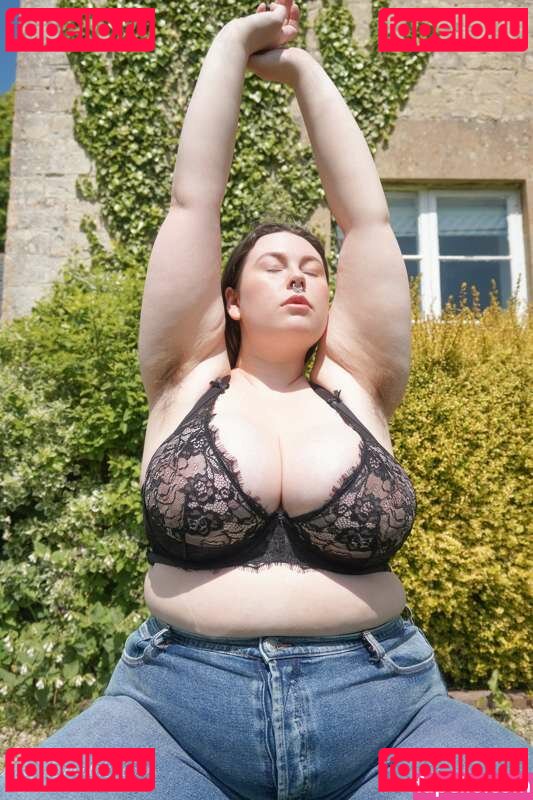 Majikmilk | Busty BBW / https: / majikmilk Onlyfans Photo Gallery 