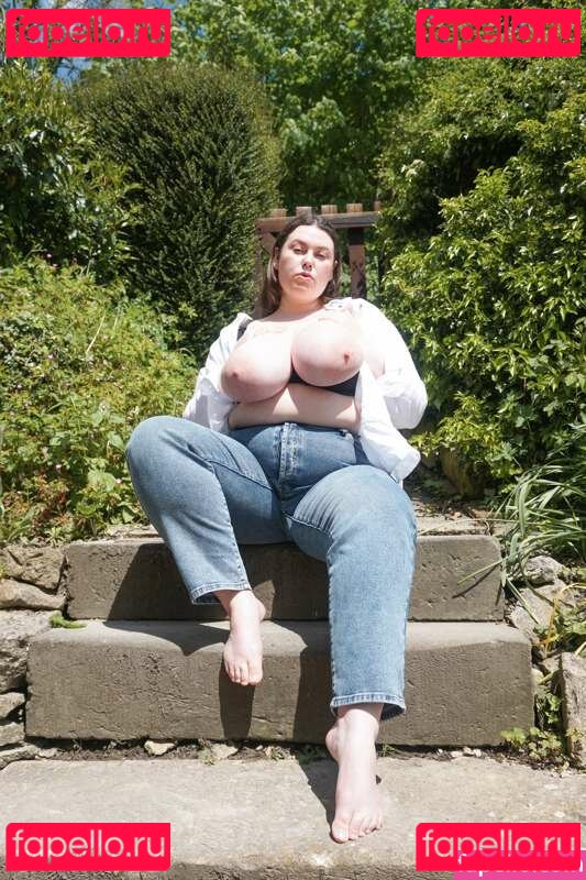 Majikmilk | Busty BBW / https: / majikmilk Onlyfans Photo Gallery 