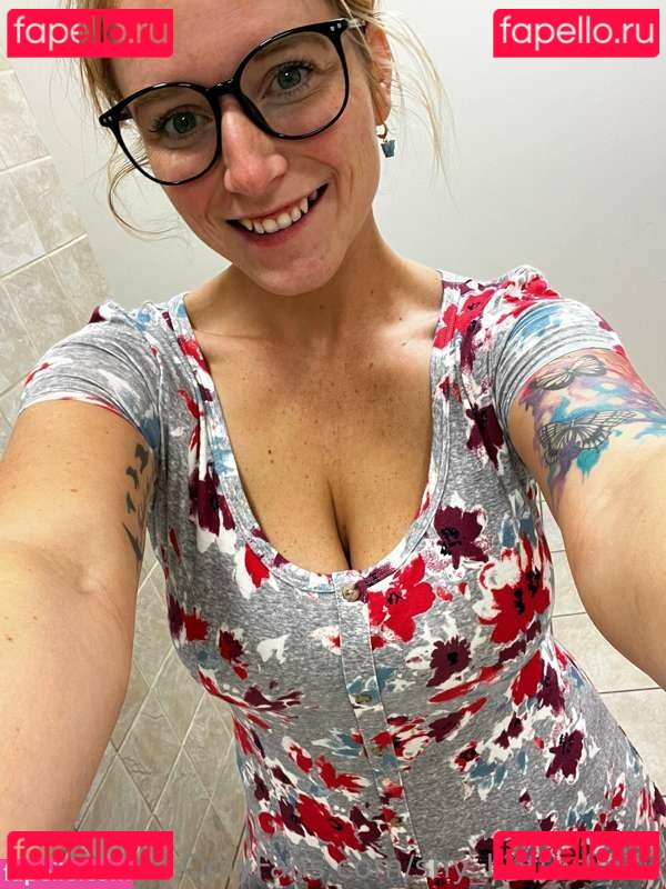 Callie James / callie.from.tally / https: / shy_butterfly22 Onlyfans Photo Gallery 