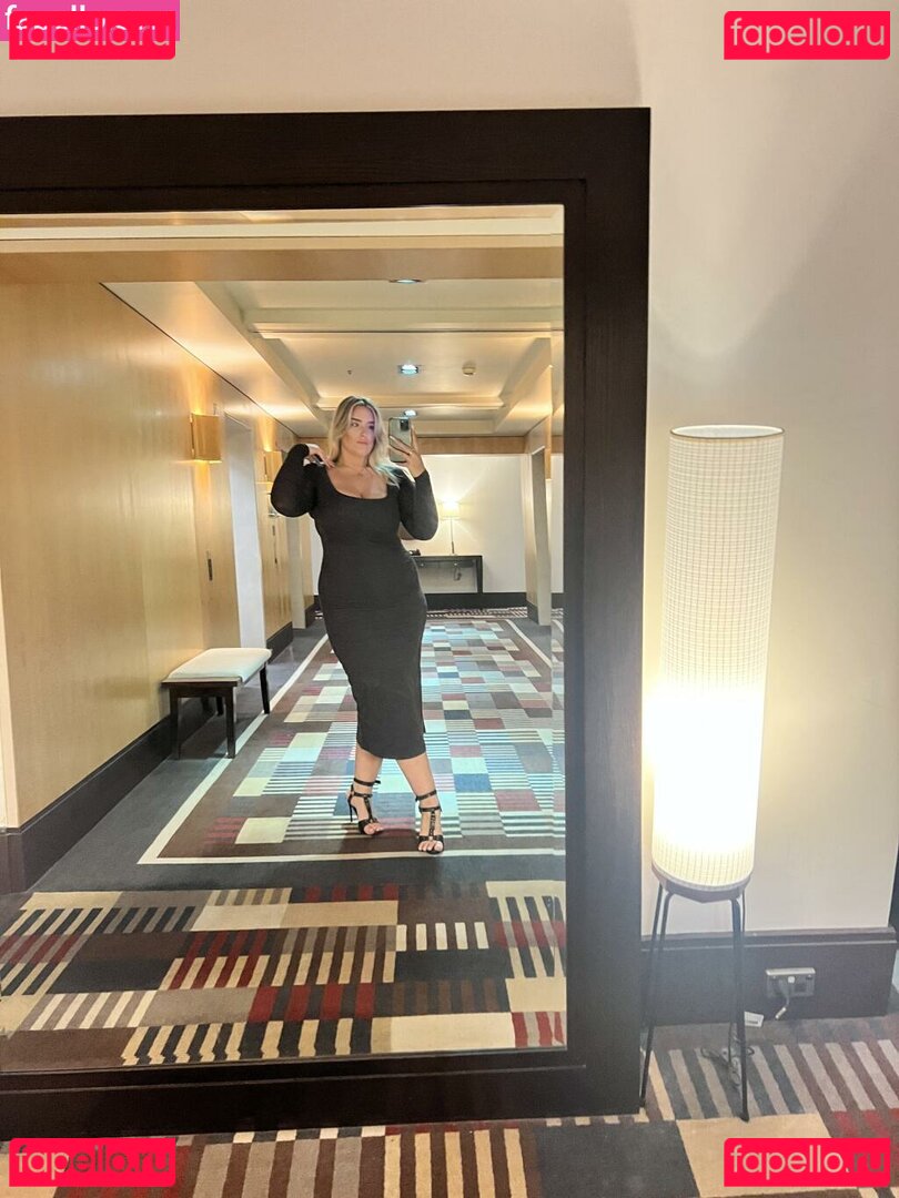 Grace Gianatti / grace_gianatti / https: / ninaggrace Onlyfans Photo Gallery 