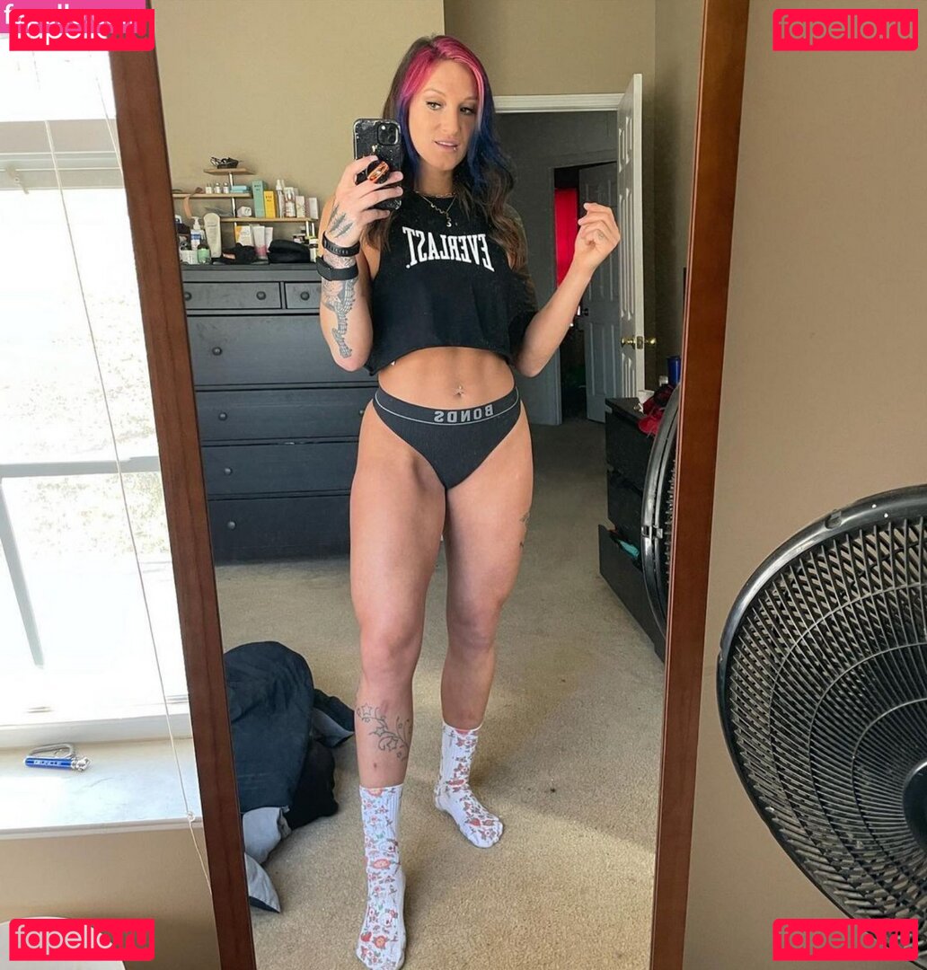 Kris Statlander / callmekrisstat Onlyfans Photo Gallery 