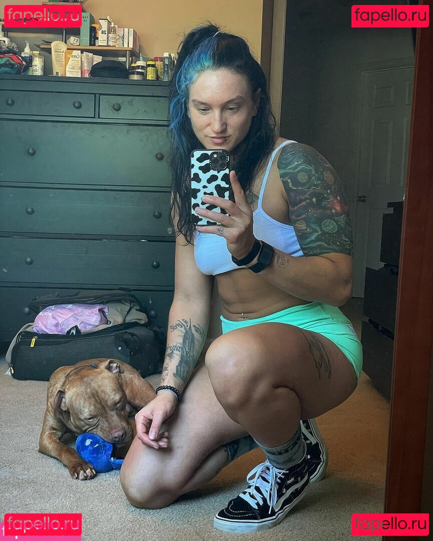 Kris Statlander / callmekrisstat Onlyfans Photo Gallery 