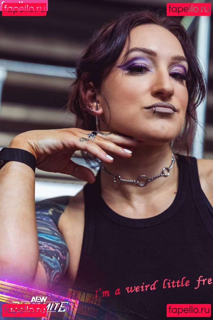 Kris Statlander / callmekrisstat Onlyfans Photo Gallery 