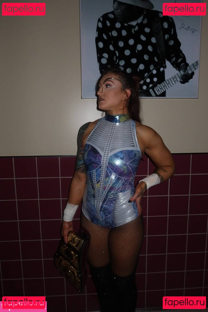 Kris Statlander / callmekrisstat Onlyfans Photo Gallery 