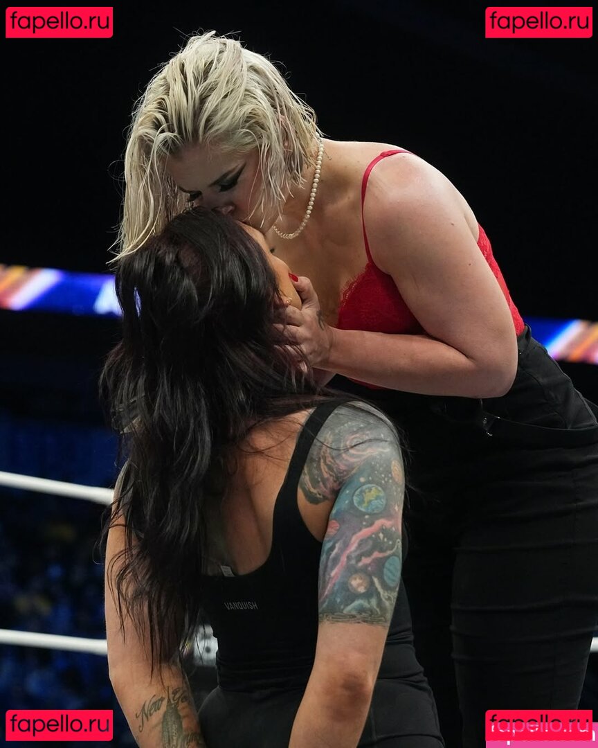 Kris Statlander / callmekrisstat Onlyfans Photo Gallery 