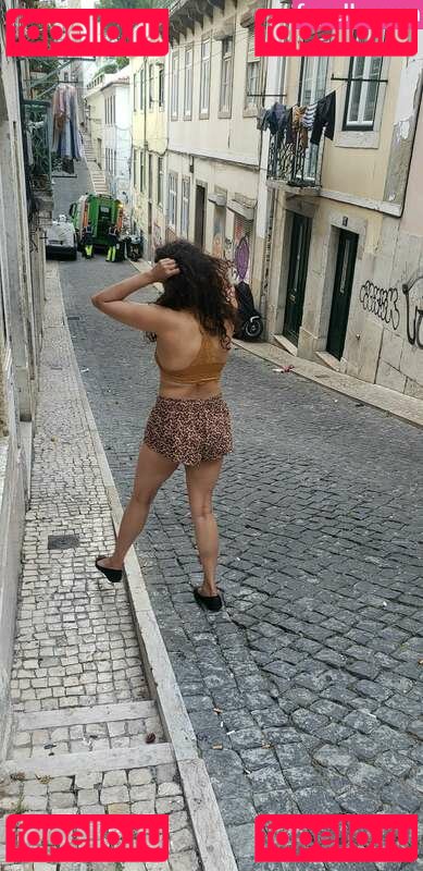 Layla / layla.b / zamikizani Onlyfans Photo Gallery 