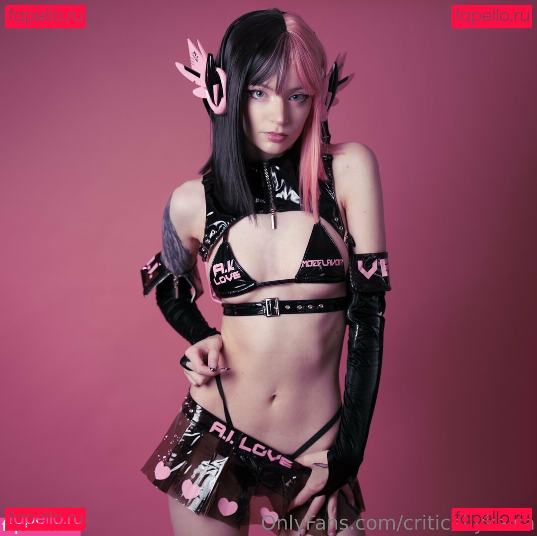 Kaisa / criticallykaisa Onlyfans Photo Gallery 