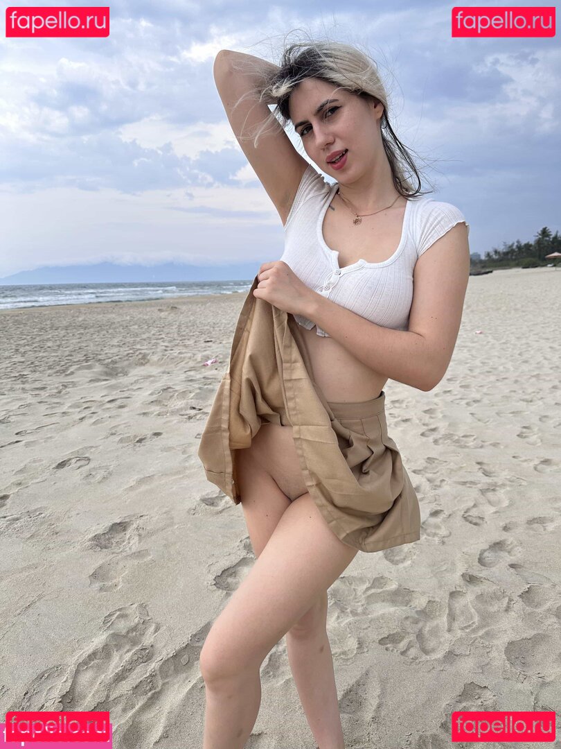 ann_emily / busstywitch Onlyfans Photo Gallery 