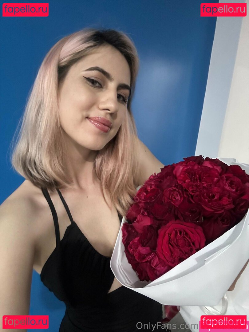 ann_emily / busstywitch Onlyfans Photo Gallery 